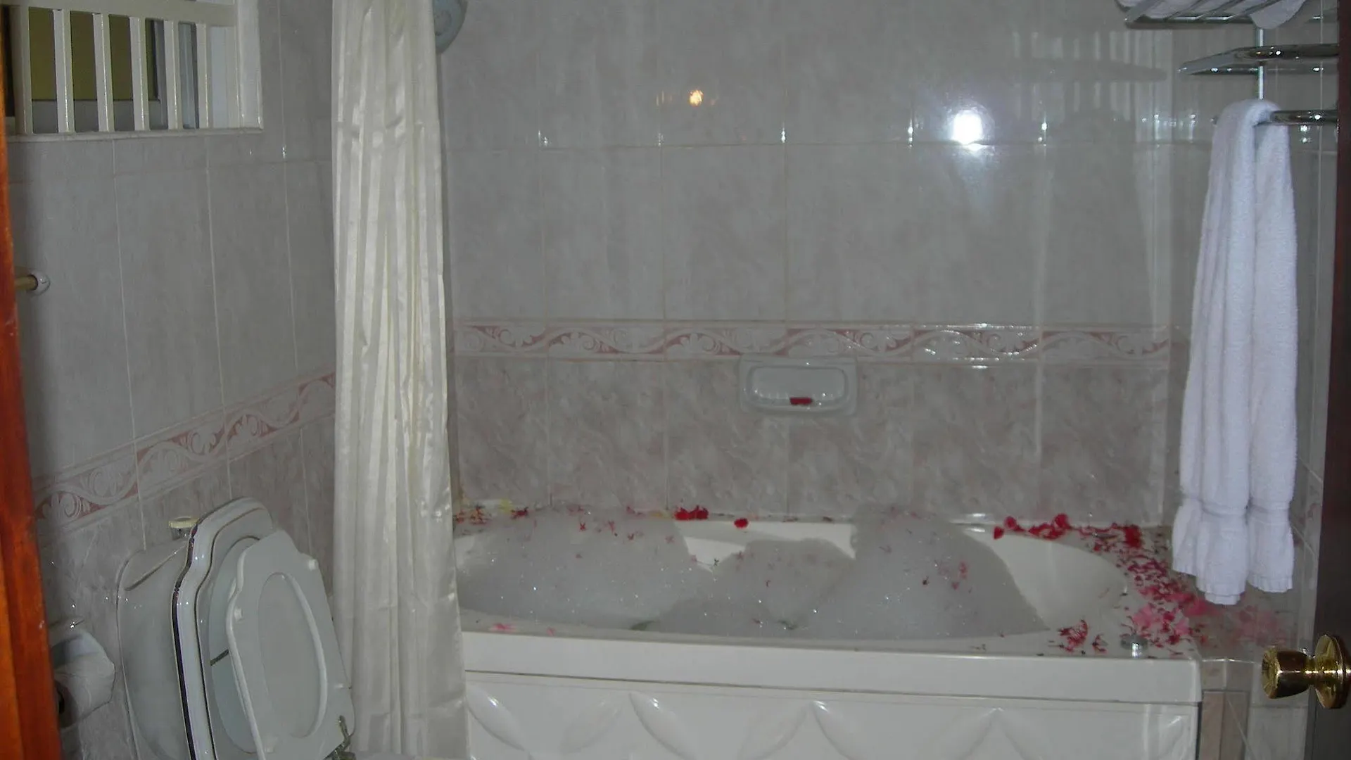*** Hotel Khalifa Executive Suites Kampala Uganda